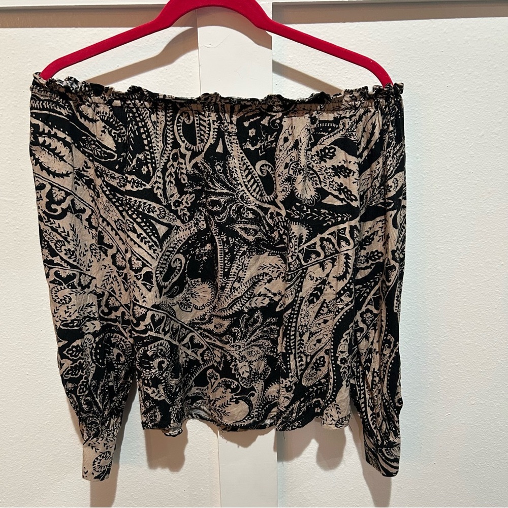 XS Elie Tahari off the shoulder paisley blouse